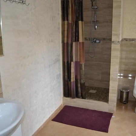 Komnata V Gostevom Dome Na Metro Osokorki Guest house *